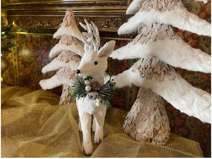 Golden Lamb Vallandigham Room holiday decorations